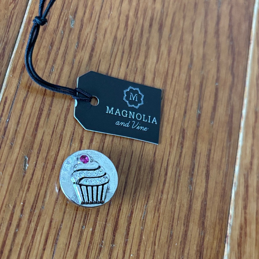 Magnolia and Vine Cupcake snap